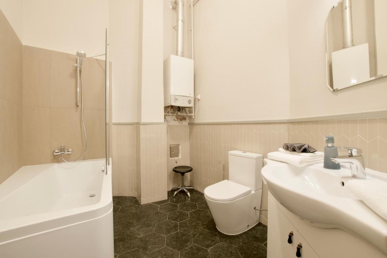 Standard Apartment By Hi5 - Kecskemeti Street Suite ブダペスト エクステリア 写真